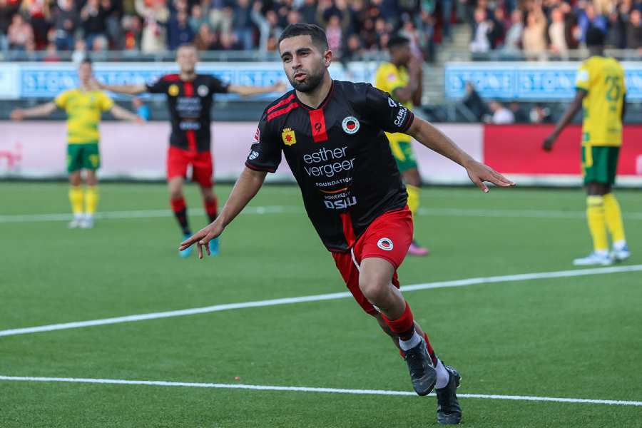 Marouan Azarkan au cœur d&rsquo;une bataille intense entre le Raja et le Wydad
